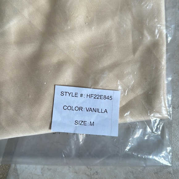 CHAMPAGNE COWL NECK TANK 🍾 - Picture 7 of 8